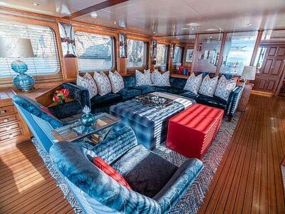 <b>Галерея интерьеров</b>  Amels Custom Charisma 