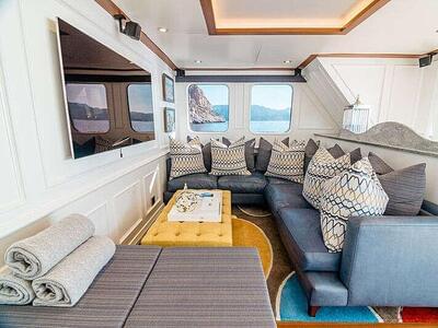 <b>Галерея интерьеров</b>  Amels Custom Charisma 