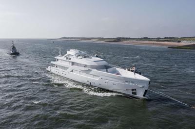<b>Галерея</b>  Amels Limited Editions 60 Entourage 