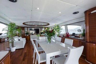 <b>Галерея интерьеров</b>  Azimut 100 Jumbo Accama delta 