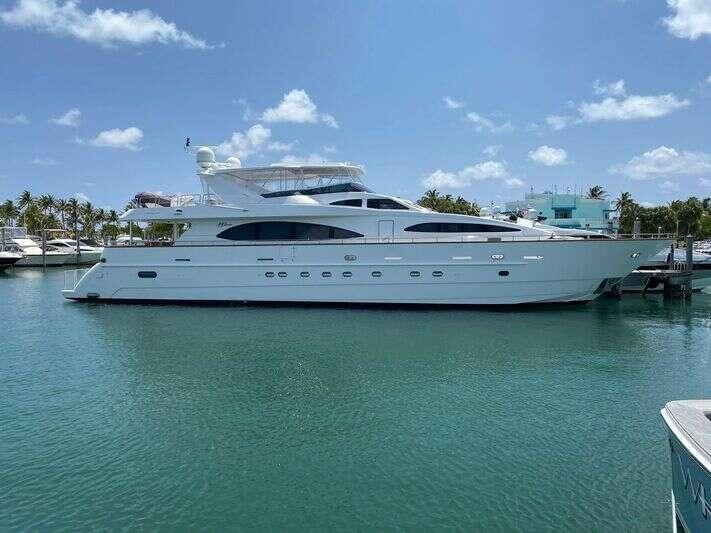 <b>Галерея</b>  Azimut 100 Jumbo Noni 