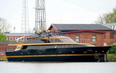 Azimut 105 Yacht Black pearl