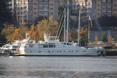 Azimut 105 Yacht Or noir