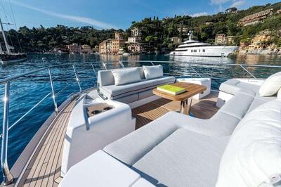  Azimut 60 FLYBRIDGE  <b>Exterior Gallery</b>