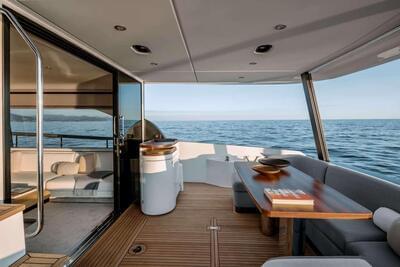 <b>Галерея</b>  Azimut 68 FLYBRIDGE Crimson 
