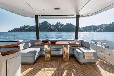 <b>Галерея</b>  Azimut 68 FLYBRIDGE Crimson 