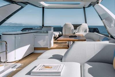 <b>Галерея</b>  Azimut 68 FLYBRIDGE Crimson 
