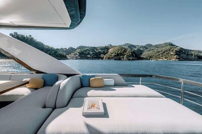 <b>Галерея</b>  Azimut 68 FLYBRIDGE Crimson 
