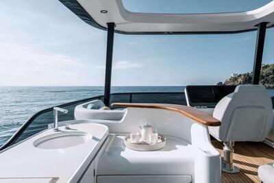 <b>Галерея</b>  Azimut 68 FLYBRIDGE Crimson 