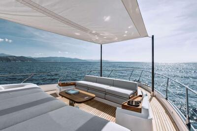 <b>Галерея</b>  Azimut 68 FLYBRIDGE Crimson 