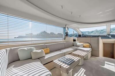 <b>Галерея интерьеров</b>  Azimut 68 FLYBRIDGE Crimson 