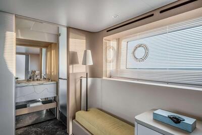 <b>Галерея интерьеров</b>  Azimut 68 FLYBRIDGE Crimson 