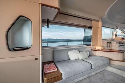 <b>Галерея интерьеров</b>  Azimut 68 FLYBRIDGE Crimson 