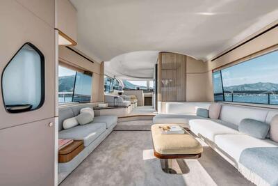 <b>Галерея интерьеров</b>  Azimut 68 FLYBRIDGE Crimson 