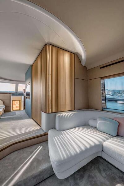 <b>Галерея интерьеров</b>  Azimut 68 FLYBRIDGE Crimson 
