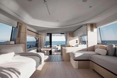<b>Галерея интерьеров</b>  Azimut 68 FLYBRIDGE Crimson 