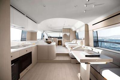 <b>Галерея интерьеров</b>  Azimut 68 FLYBRIDGE Crimson 