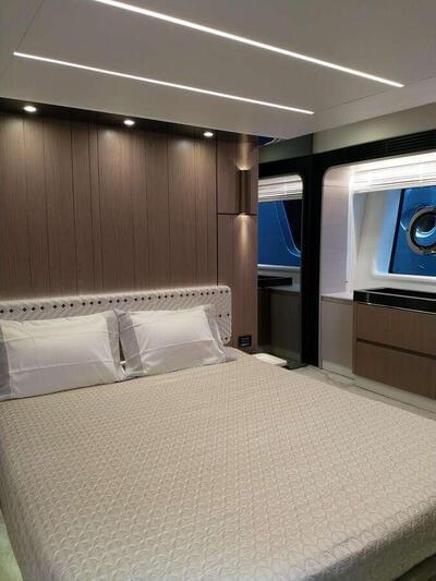 <b>Галерея интерьеров</b>  Azimut 72 FLYBRIDGE Blue 