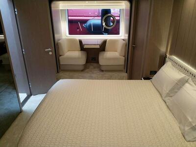 <b>Галерея интерьеров</b>  Azimut 72 FLYBRIDGE Blue 