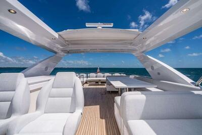 <b>Галерея</b>  Azimut 72 FLYBRIDGE Prom Date 