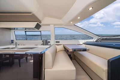 <b>Галерея интерьеров</b>  Azimut 72 FLYBRIDGE Prom Date 