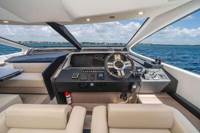 <b>Галерея интерьеров</b>  Azimut 72 FLYBRIDGE Prom Date 