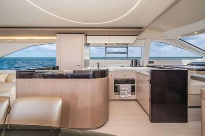 <b>Галерея интерьеров</b>  Azimut 72 FLYBRIDGE Prom Date 