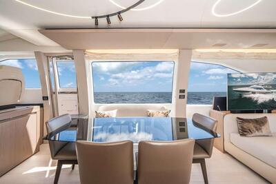 <b>Галерея интерьеров</b>  Azimut 72 FLYBRIDGE Prom Date 