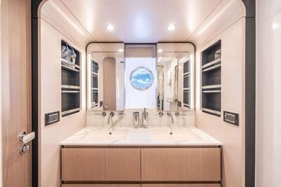 <b>Галерея интерьеров</b>  Azimut 72 FLYBRIDGE Prom Date 