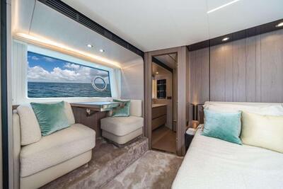 <b>Галерея интерьеров</b>  Azimut 72 FLYBRIDGE Prom Date 