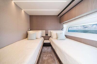 <b>Галерея интерьеров</b>  Azimut 72 FLYBRIDGE Prom Date 