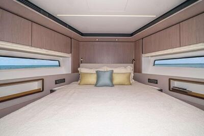 <b>Галерея интерьеров</b>  Azimut 72 FLYBRIDGE Prom Date 