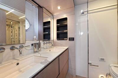 <b>Галерея интерьеров</b>  Azimut 72 FLYBRIDGE Slainte 