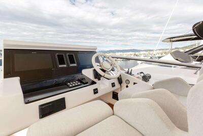 <b>Галерея</b>  Azimut 72 FLYBRIDGE Solstice 