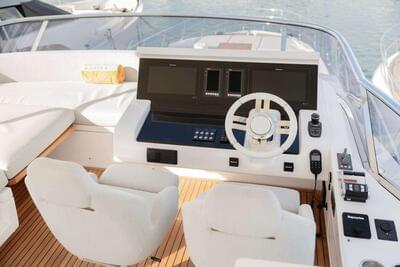 <b>Галерея</b>  Azimut 72 FLYBRIDGE Solstice 