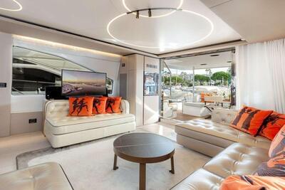 <b>Галерея интерьеров</b>  Azimut 72 FLYBRIDGE Solstice 