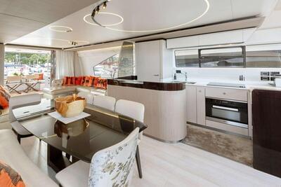 <b>Галерея интерьеров</b>  Azimut 72 FLYBRIDGE Solstice 