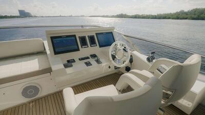 <b>Галерея</b>  Azimut 72 FLYBRIDGE Venture 