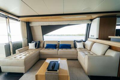 <b>Галерея интерьеров</b>  Azimut 72 FLYBRIDGE Venture 