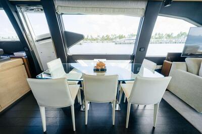 <b>Галерея интерьеров</b>  Azimut 72 FLYBRIDGE Venture 