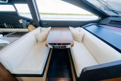 <b>Галерея интерьеров</b>  Azimut 72 FLYBRIDGE Venture 