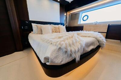 <b>Галерея интерьеров</b>  Azimut 72 FLYBRIDGE Venture 