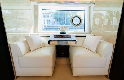 <b>Галерея интерьеров</b>  Azimut 72 FLYBRIDGE Venture 