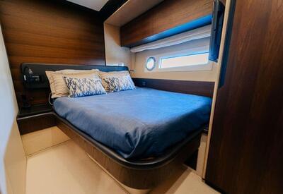 <b>Галерея интерьеров</b>  Azimut 72 FLYBRIDGE Venture 