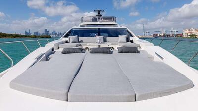  Azimut 77S Devenzo  <b>Exterior Gallery</b>