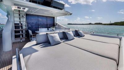  Azimut 77S Devenzo  <b>Exterior Gallery</b>