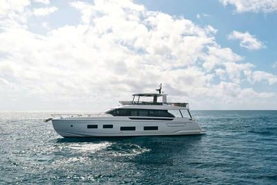 <b>Галерея</b>  Azimut 82 FLYBRIDGE 