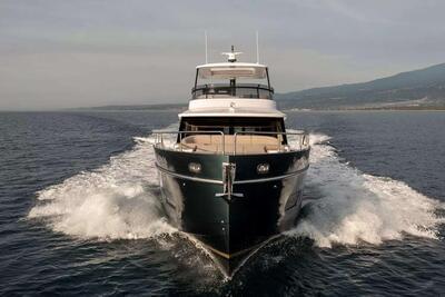 <b>Галерея</b>  Azimut Magellano 60 