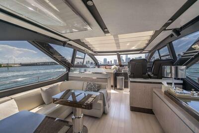 <b>Галерея интерьеров</b>  Azimut S7 Candelaria 