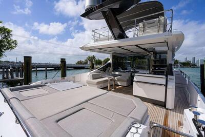  Azimut S7 Crimson  <b>Exterior Gallery</b>